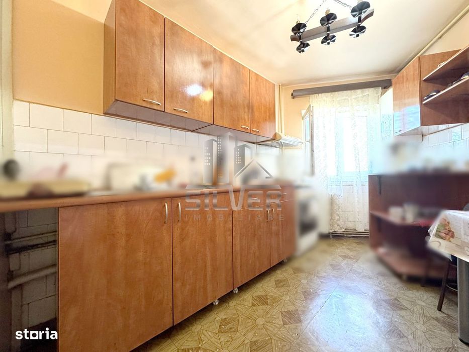 Apartament cu 4 camere/80 mp/zona strazii Peana.