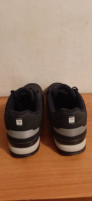 Продам кроссовки.