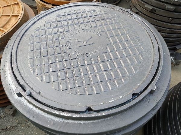 Люки чугунные, дождеприемники, воронки, решетки