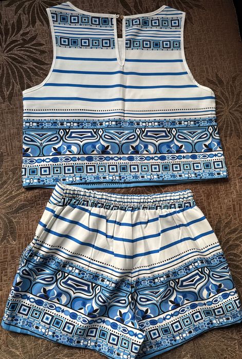 Луксозен Стилен Марков Сет Потниче и къси панталонки от Paris France !