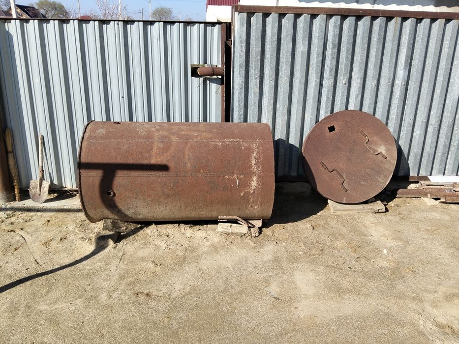 Стальная  ёмкость с крышкой