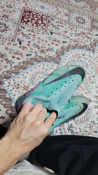 Продам футбольные бутсы