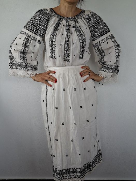 Vind costum popular traditional