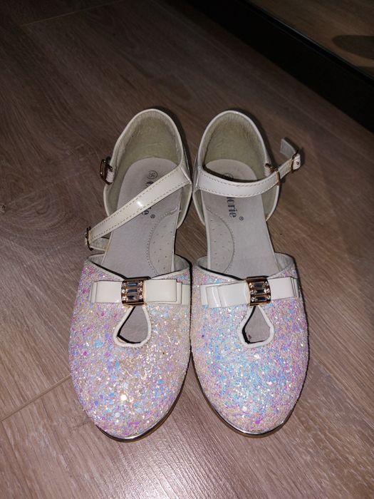 Продам туфли праздничные