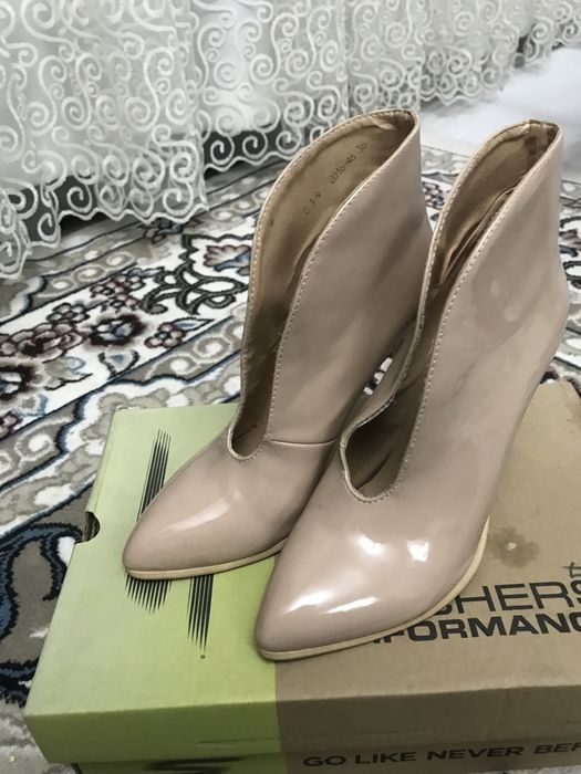 Ayollar tuflisi, jenskiy tufli