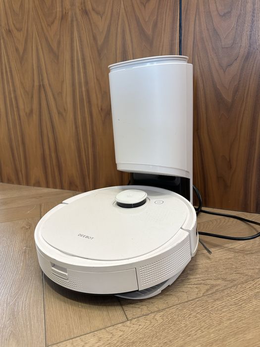Пылесос робот от deebot в хорощем состоянии