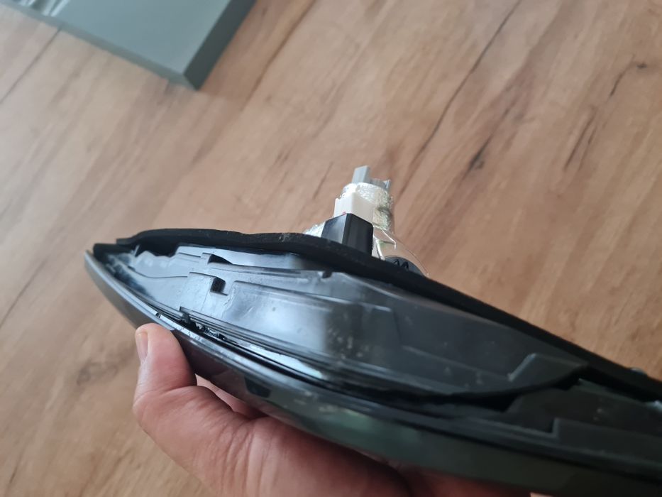 Задни стопове ляв и десен