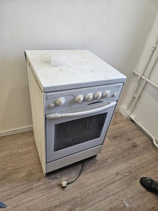Продам газовую плиту