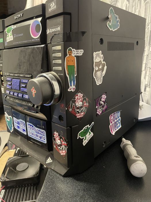 Отличный музыкальный центр Sony