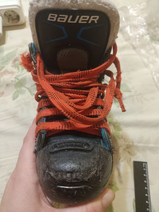 Хоккейеые коньки