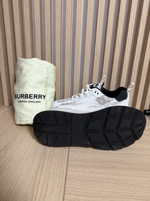 Burberry Sneakers - Unisex
