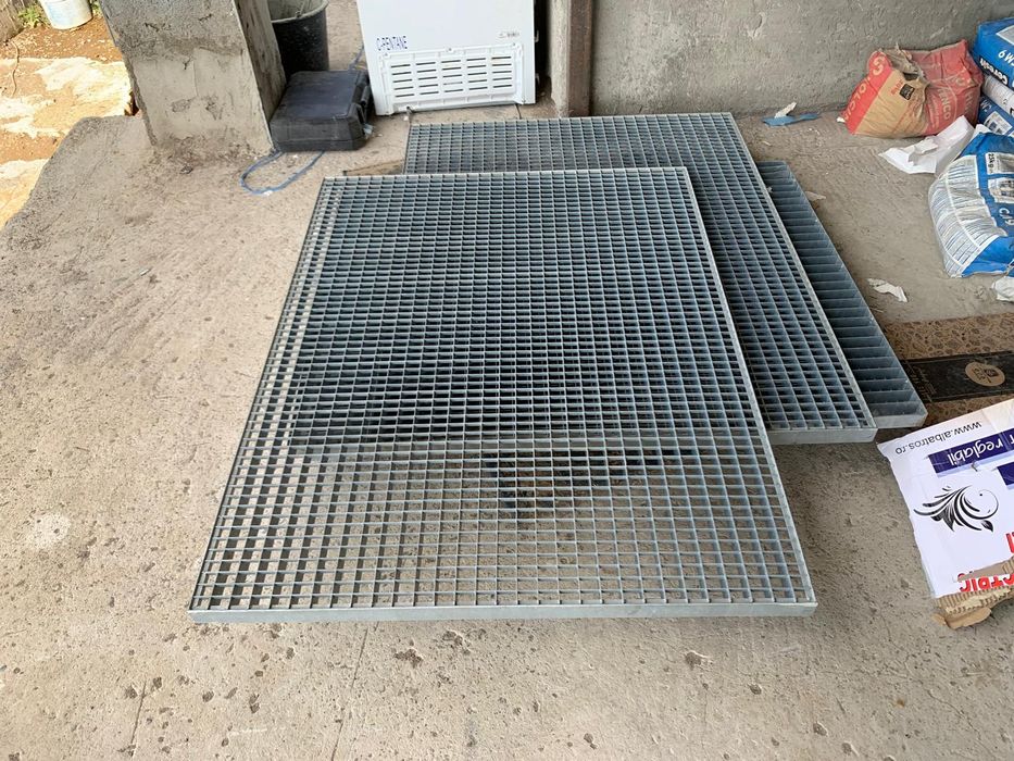 Trepte și gratare zincate