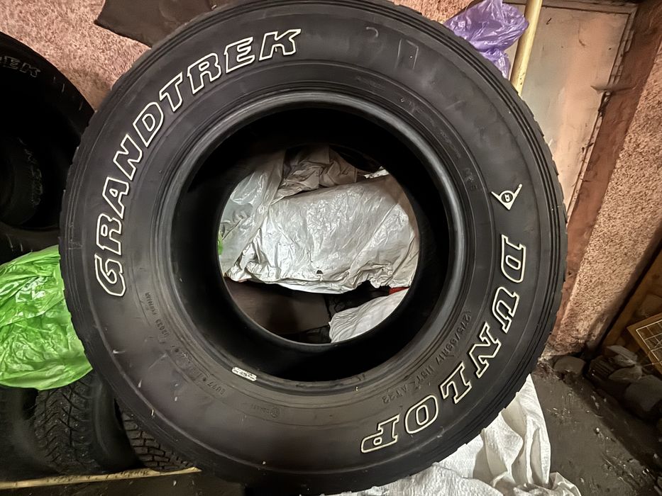 Шины , балоны DANLOP АТ22 на 17 л