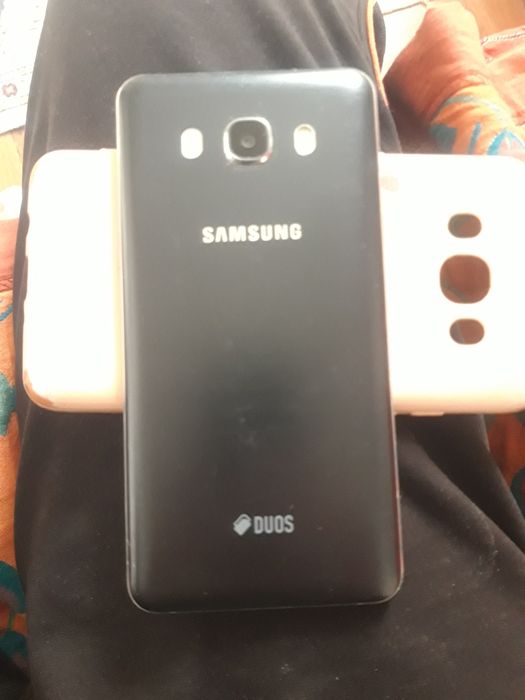 Самсунг телефон .