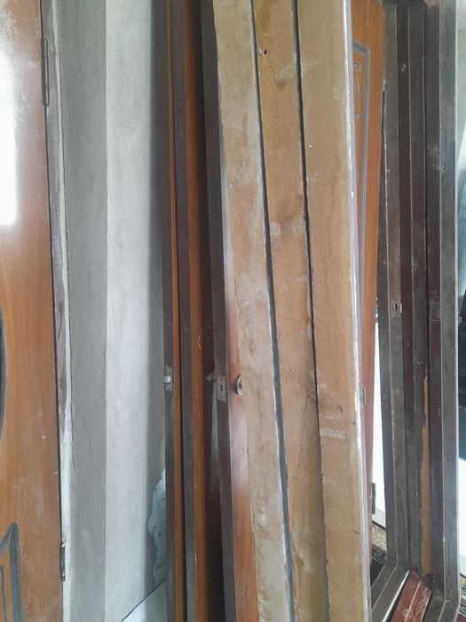 Eshik va oynalar sotiladi