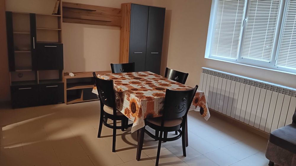 Дава се под наем Тристаен апартамент в Благоевград, Идеален център - 95 кв.м за 357 € - Снимка #2