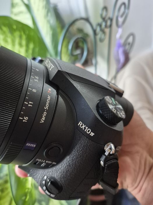 Aparat foto Sony RX10 MK IV