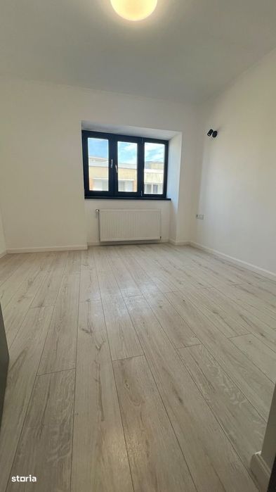Apartament cu 3 camere RENOVAT Zona CENTRALA Etaj INTERMEDIAR