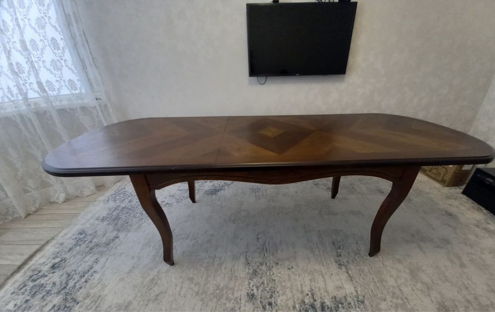 Стол из дерева