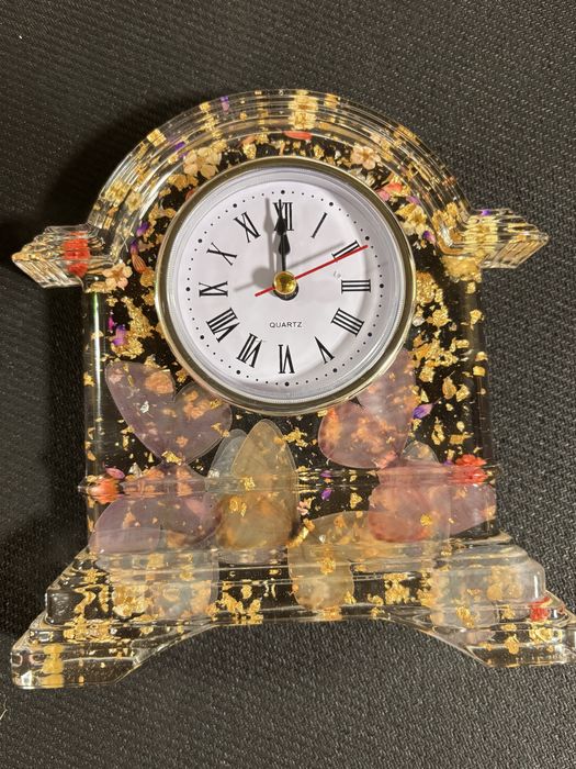 Винтидж часовник от епоксидна смола