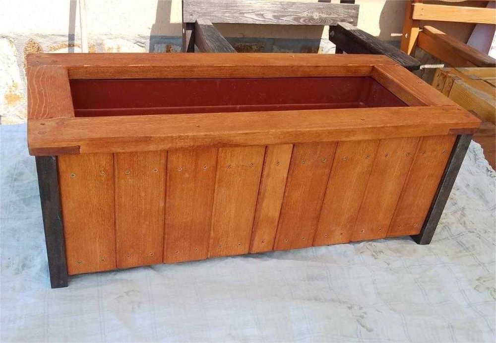 Дървена кашпа (57х26х19)