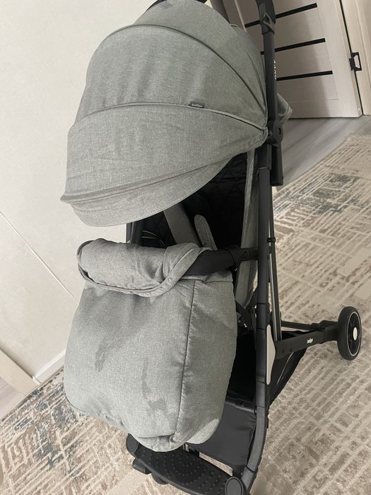 Продам прогулочную коляску.