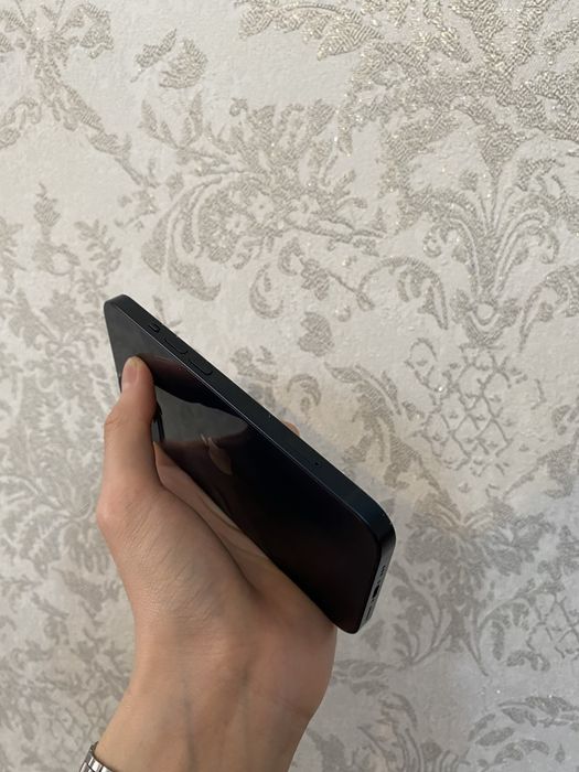 Продам iPhone 13