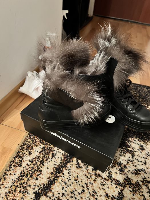 Vând ghete din piele cu blana naturală nr 37