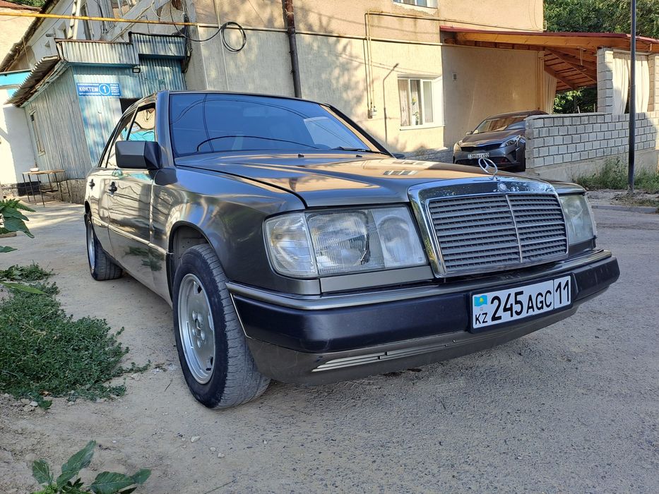 Mercedes 220E 2.2 механика.