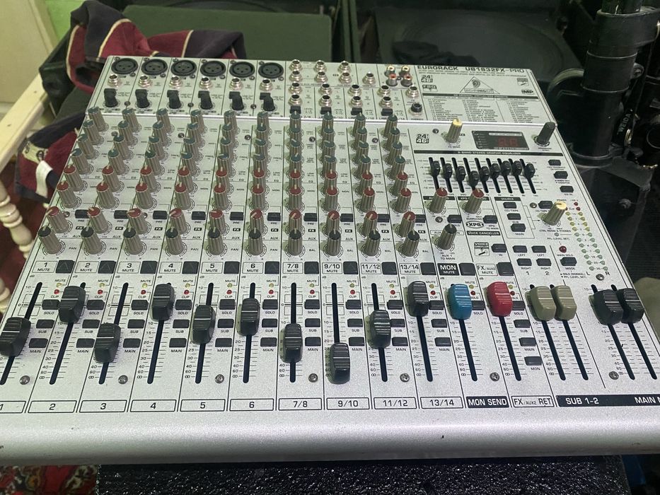 behringer 1832 orginal ok pult