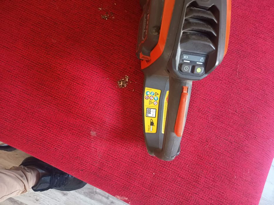 Vand drujba Husqvarna cu acumulator