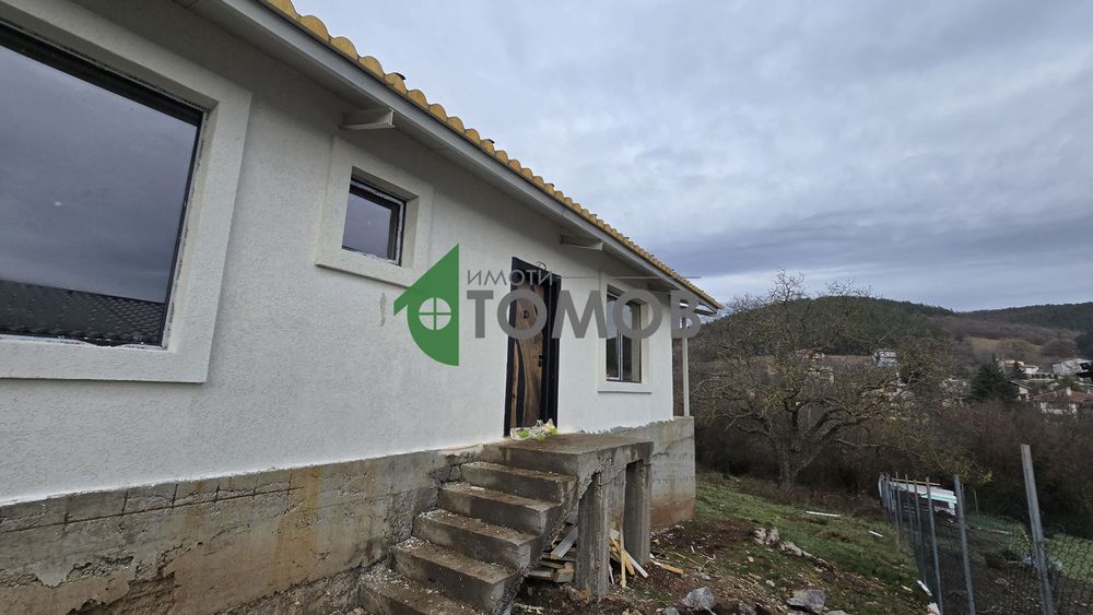 Едноетажна къща с красива гледка в село Борилово