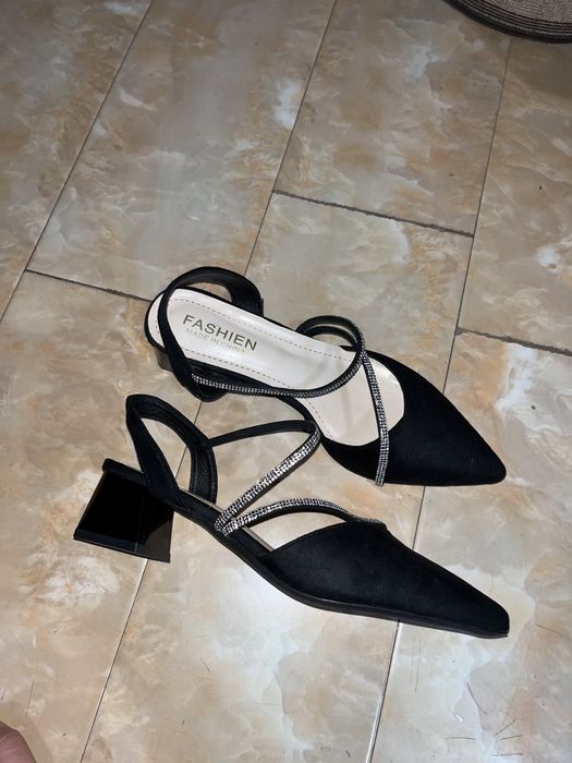 Продам туфли новые