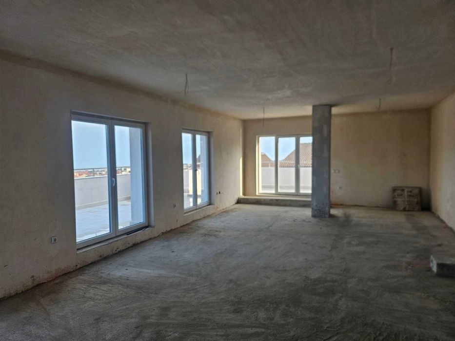 Прекрасен мезонет с А 16 в центъра на кв. Виница с две паркоместа