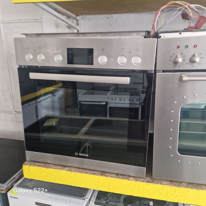 Компактна фурна и плот за вграждане BOSCH Pyrolyse