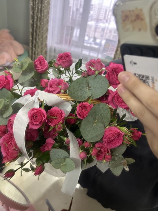 Цветы кустовые розы очень свежий