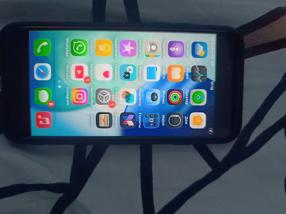 Продам iphon SE в хорошем состоянии