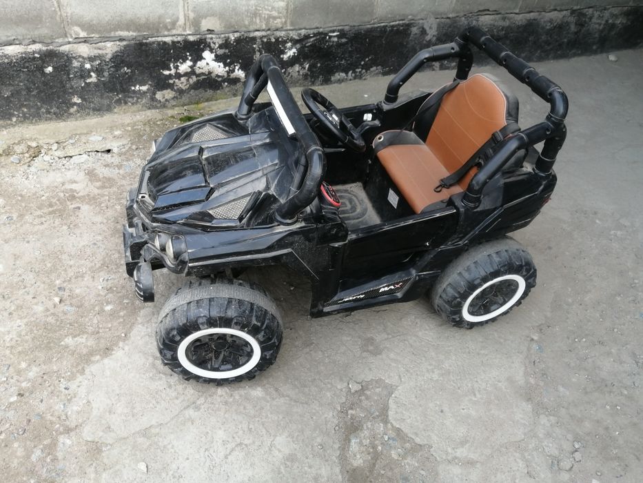 Продам детскую машину.