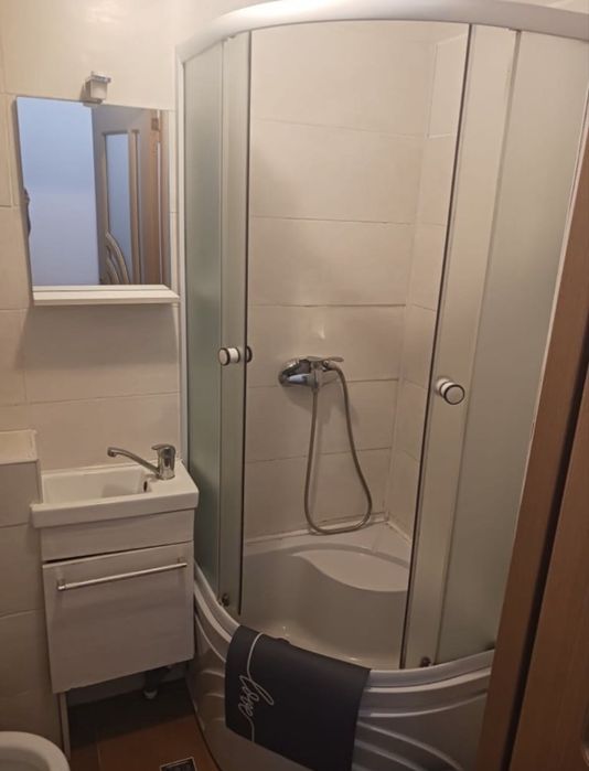Proprietar,inchiriez apartament cu doua camere,erajul 1!
