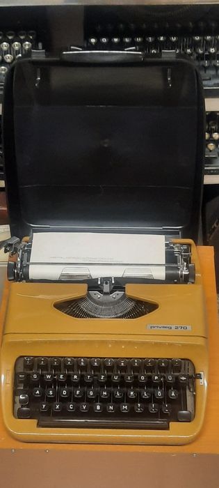 Mașină de scris Privileg 270 impecabilă
