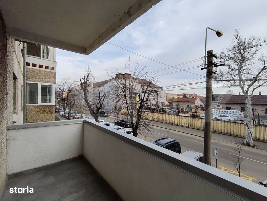 Apartament 3 camere, 2 bai, 2 balcoane, etaj 1, langa Piata Decebal