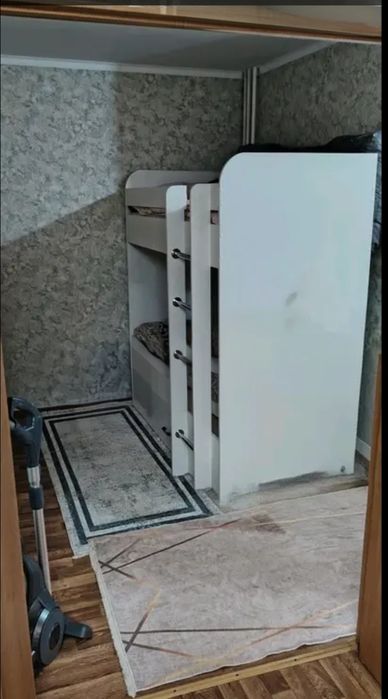 Продам  кровать  двух  яросный.