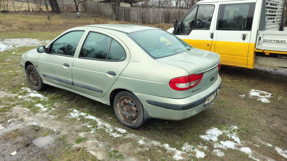 Dezmembrez Renault Megane 1