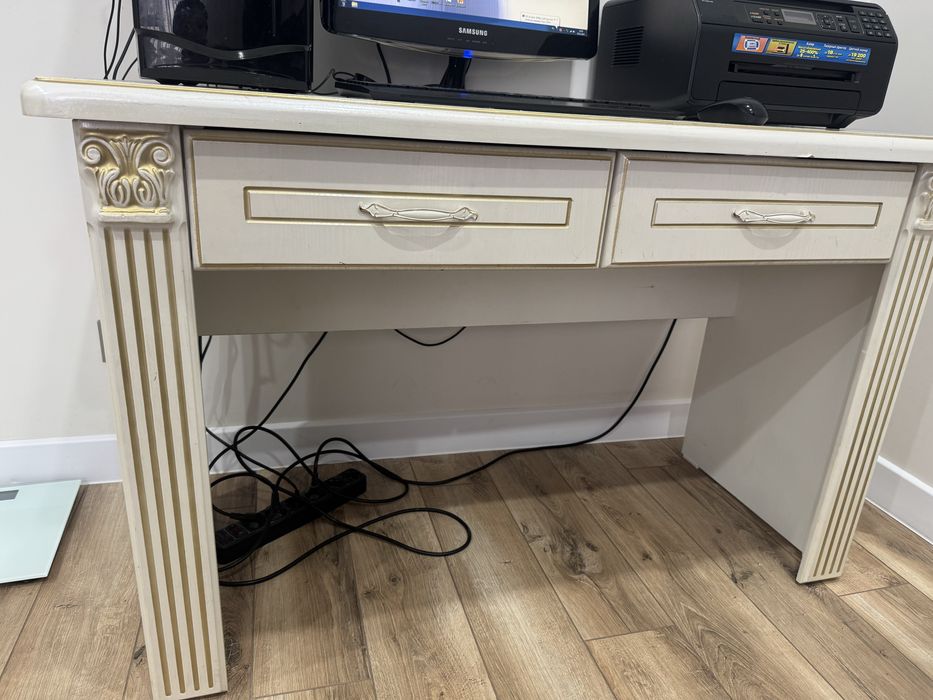 Стол компьютерный