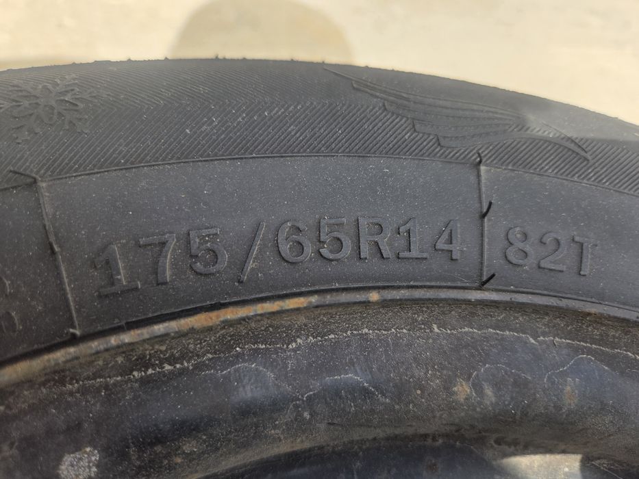 Зимни гуми с джанти 175/65R14 Toyota yaris