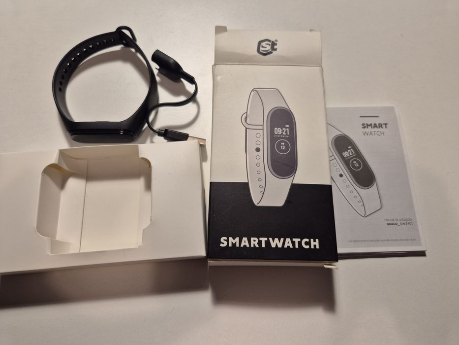 M4- fitness tracker si smartwatch Nou