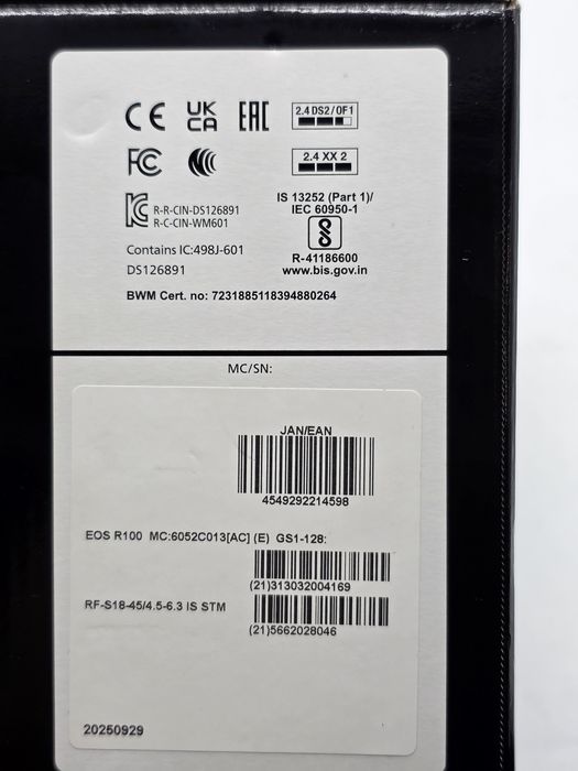 Aparat foto Mirrorless Canon EOS R100 + RF-S 18-45mm f/4.5-6.3 IS STM