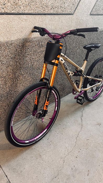 GUNS N ROSES ( двух подвес )