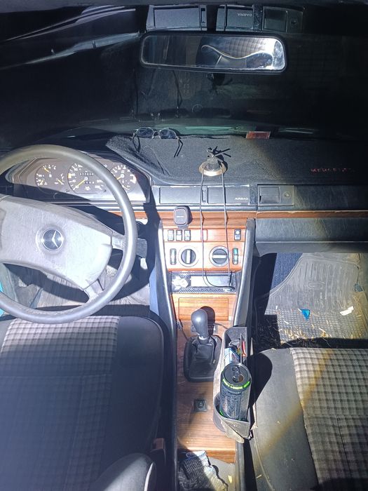 Мерседес 124  объем 2.3