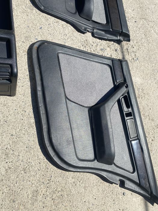 Обшивки дверные карты на bmw е 34 ресталинг